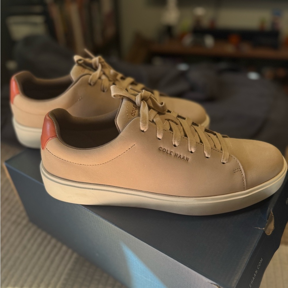 Cole Haan ivory color traveler sneaker sz. 10.5
